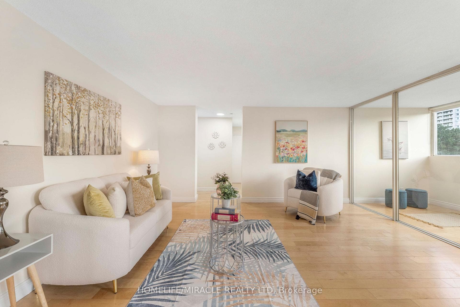 202- 3700 Kaneff Crescent — property photo