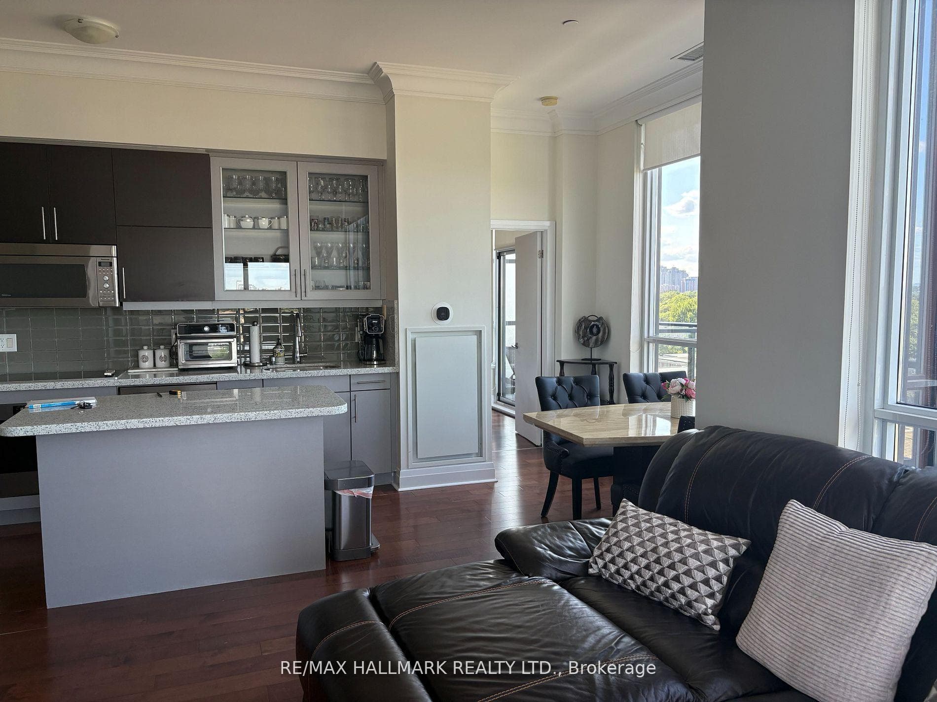 PH704- 399 Spring Garden Avenue — property photo