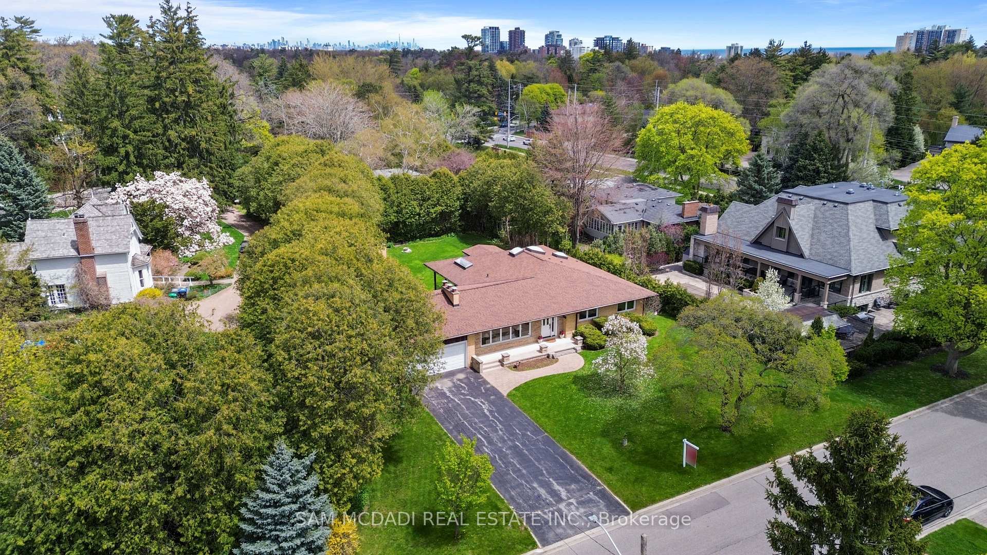 521 Vanessa Crescent — property photo