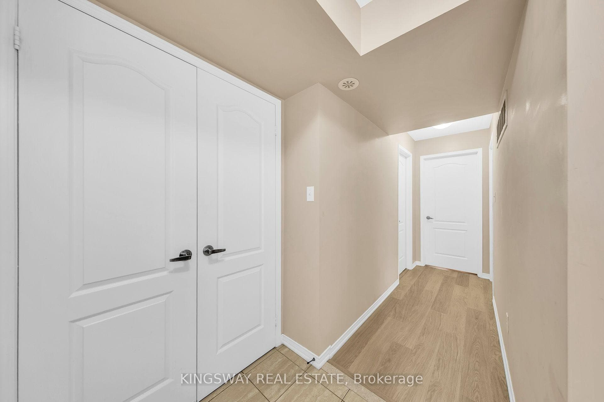 6- 2557 Sixth Line — property photo