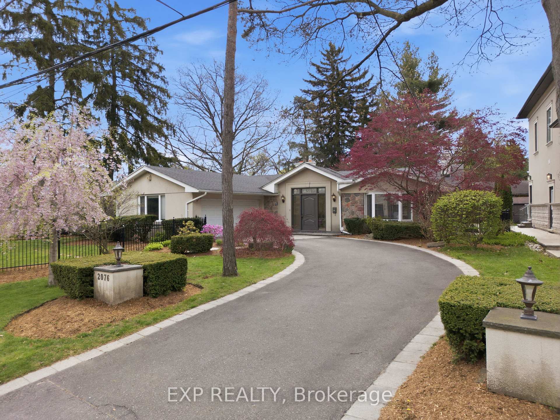 2076 Autumn Breeze Drive — property photo
