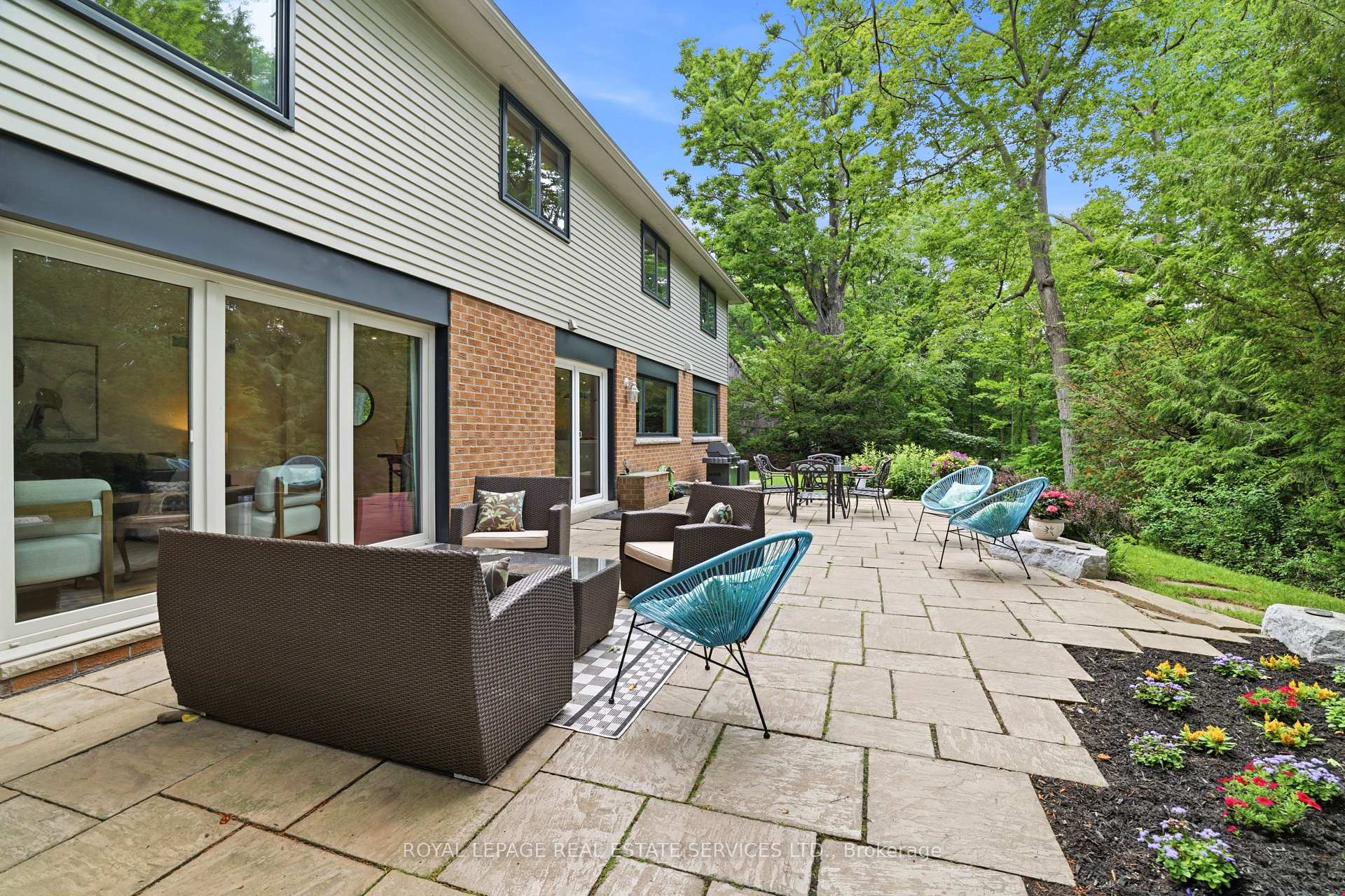11 Regency Court — property photo