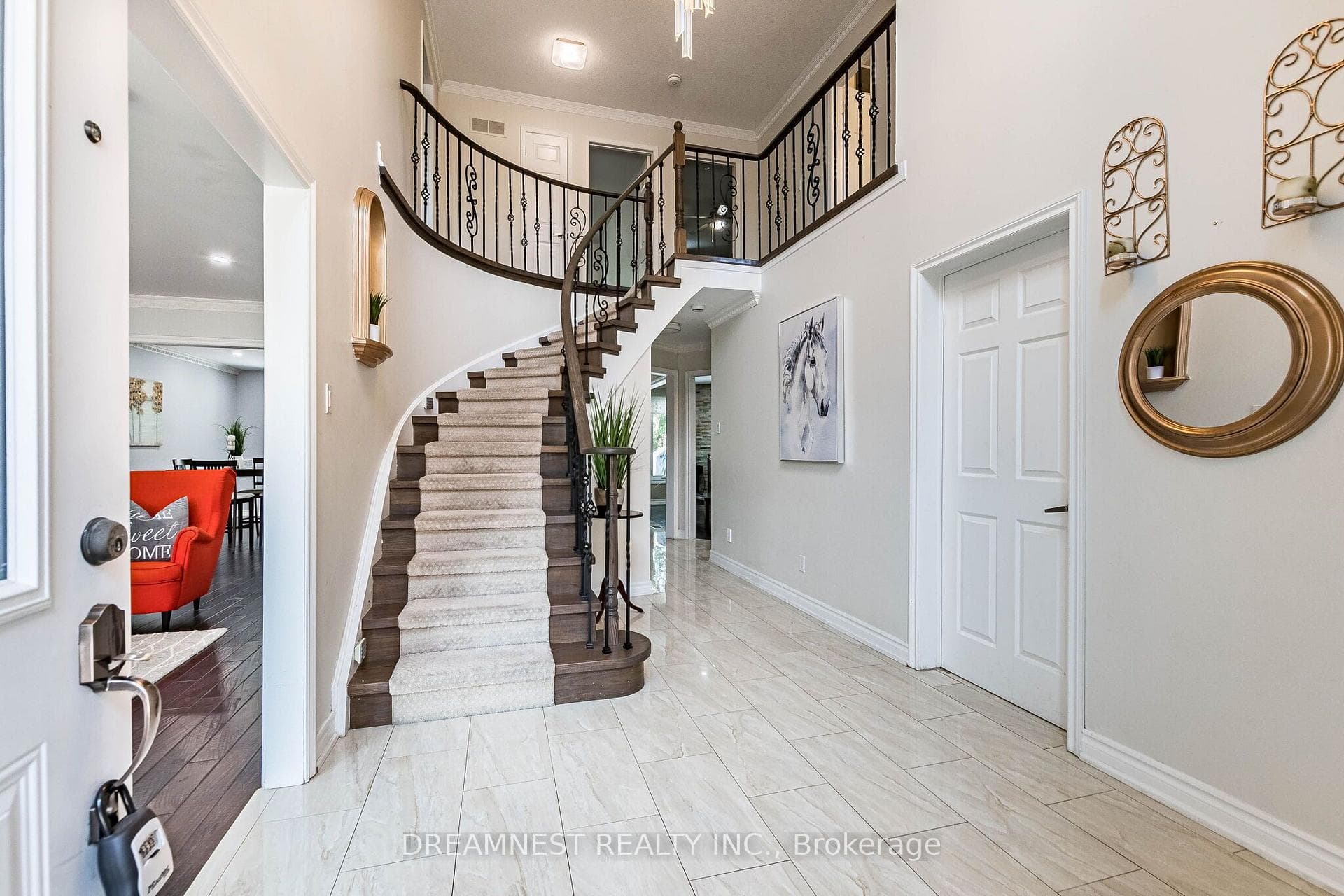 5959 Ladyburn Crescent — property photo