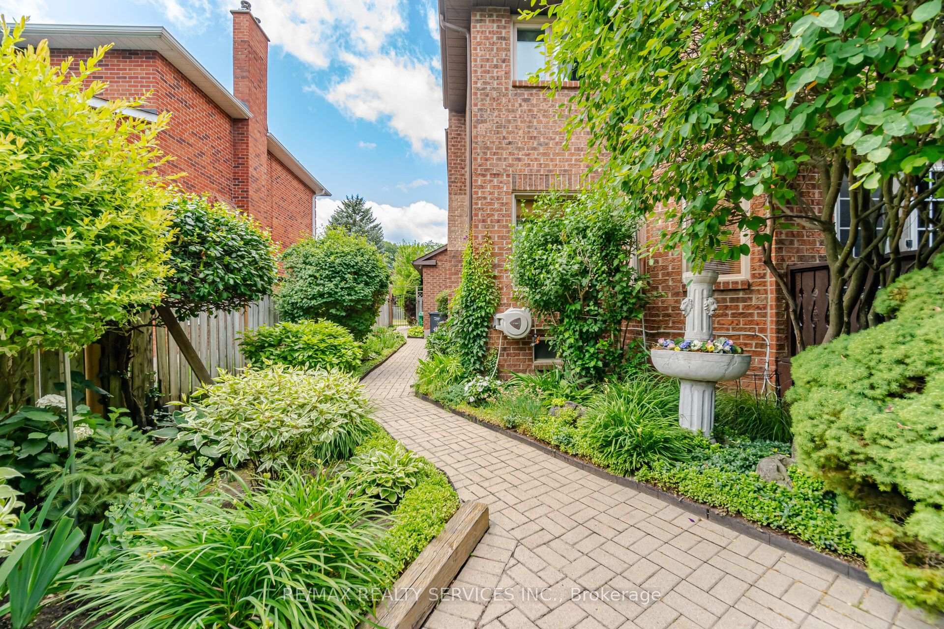 29 Christie Drive — property photo