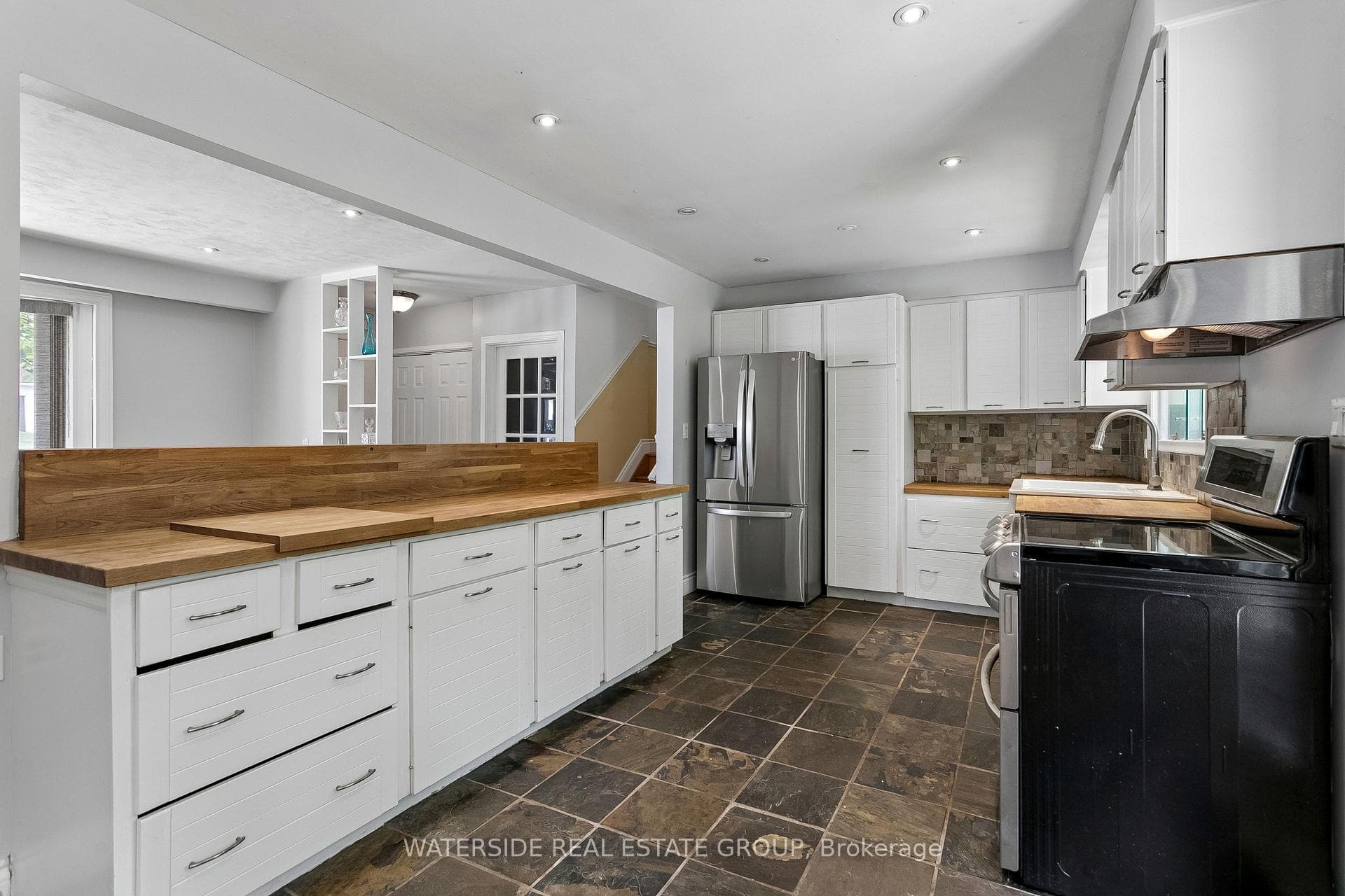 77A Creighton Road — property photo