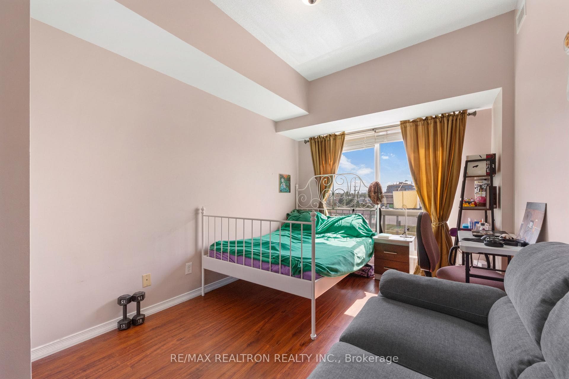 402- 1 Maison Parc Court — property photo