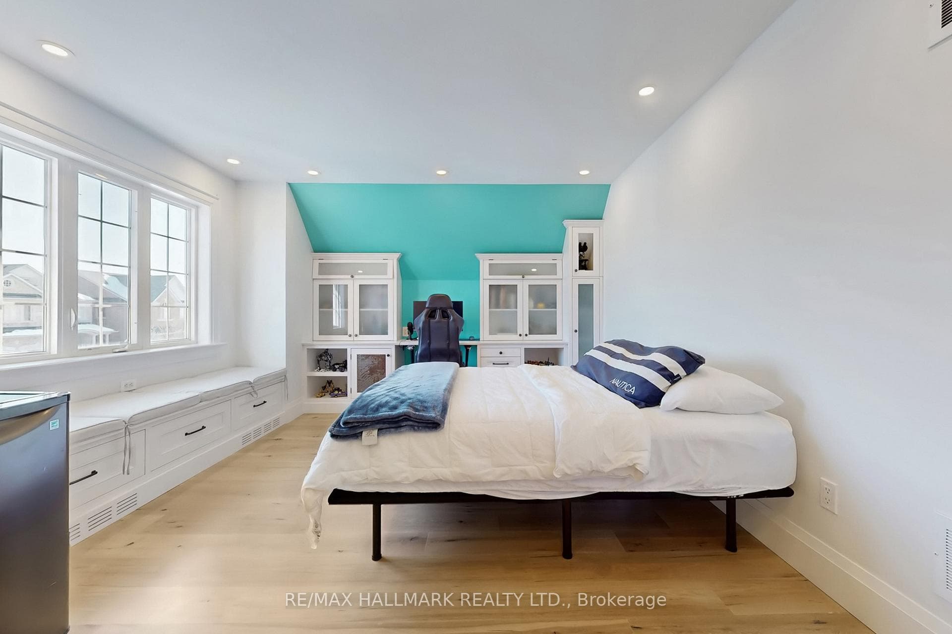 1135 Cenotaph Boulevard — property photo