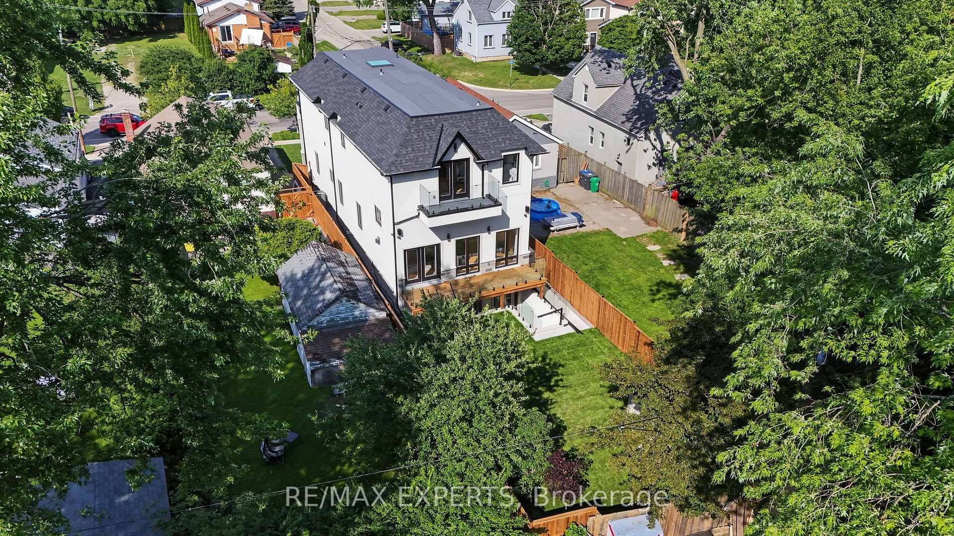 1062 Alexandra Avenue — property photo