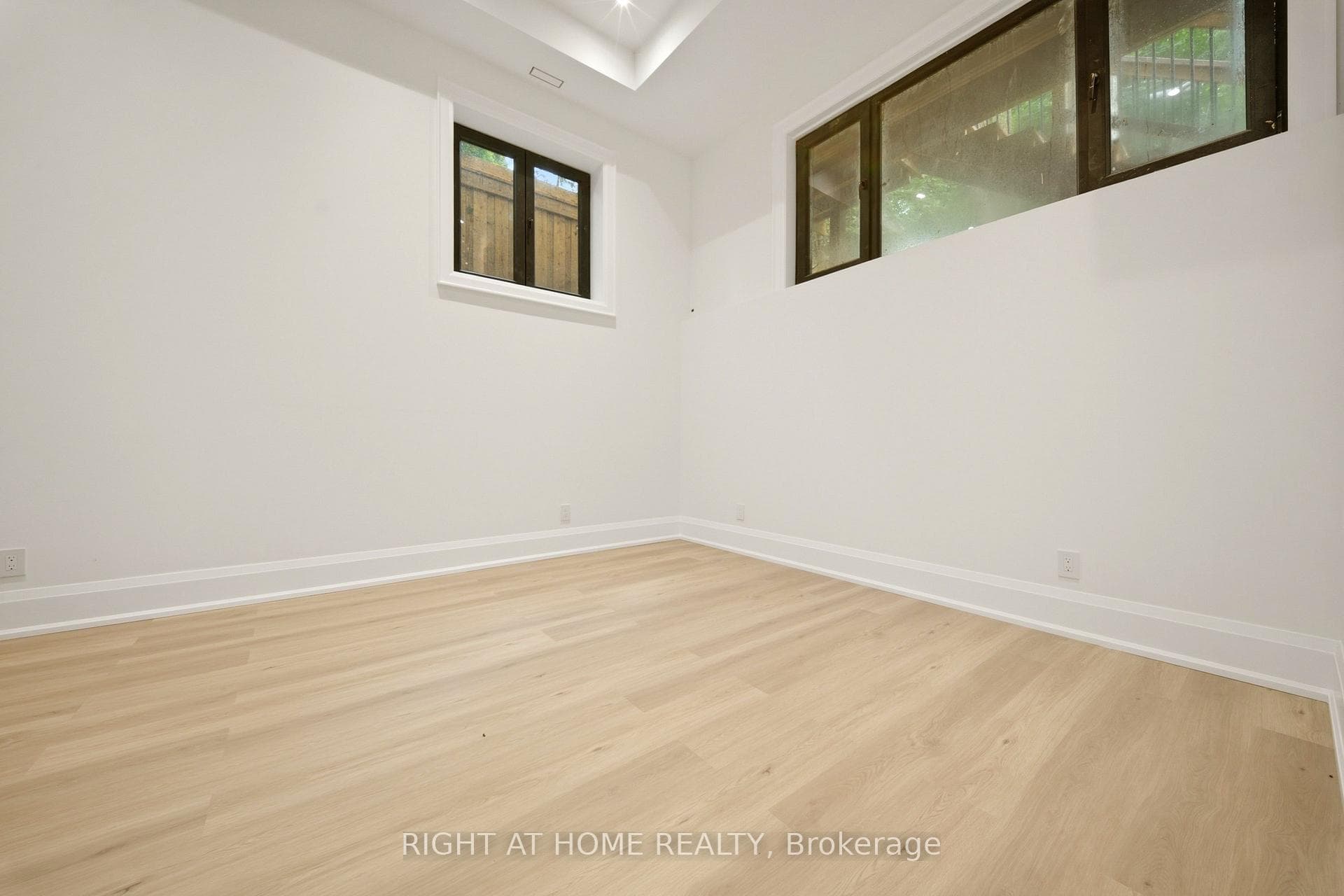 28 Pine Avenue — property photo