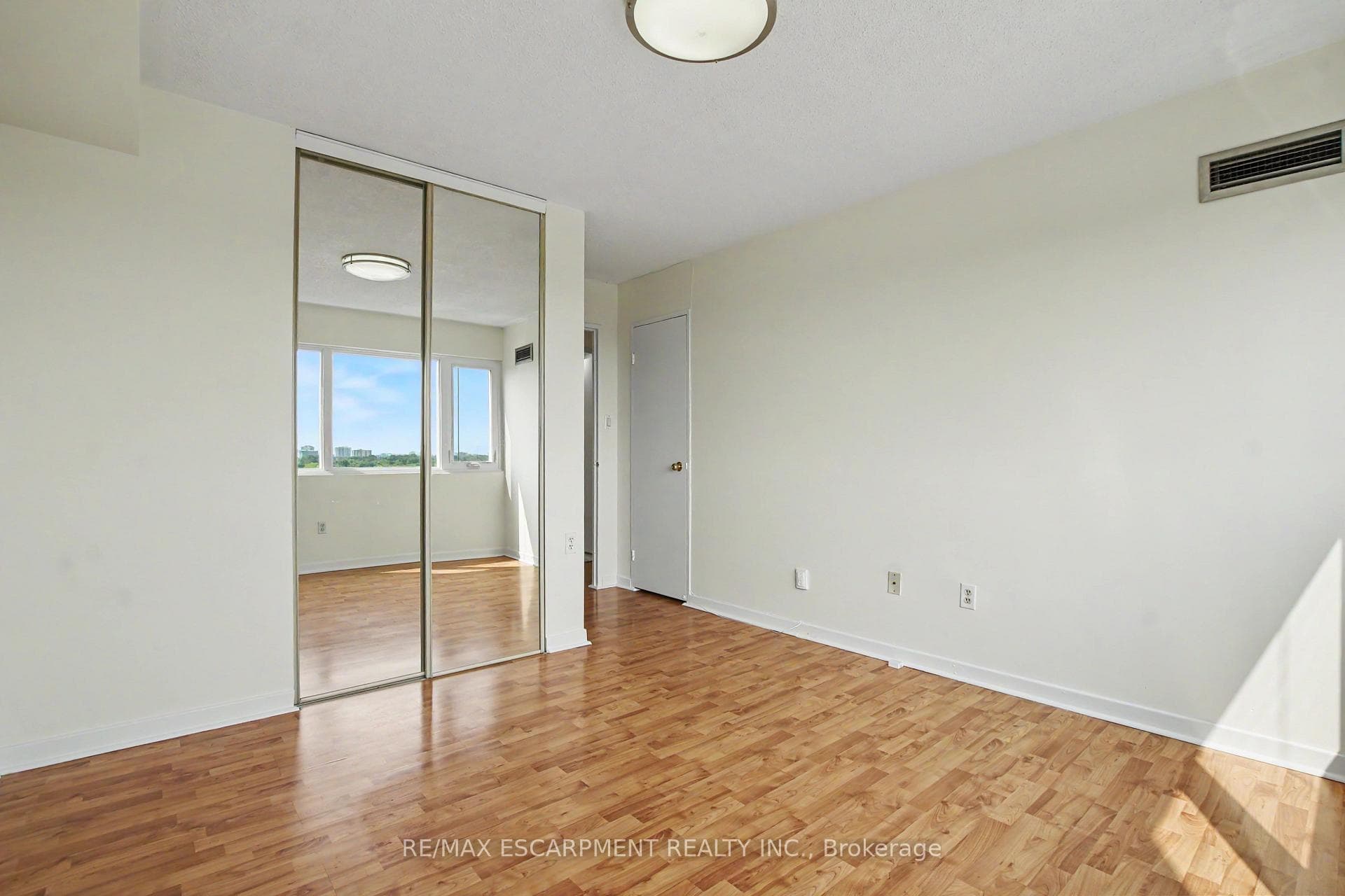 1102- 1580 Mississauga Valley Boulevard — property photo