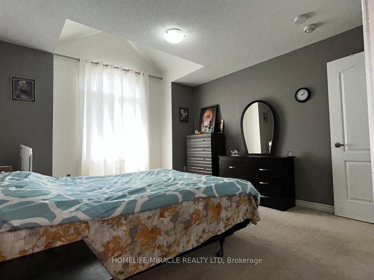 185 Thornbush Boulevard — property photo