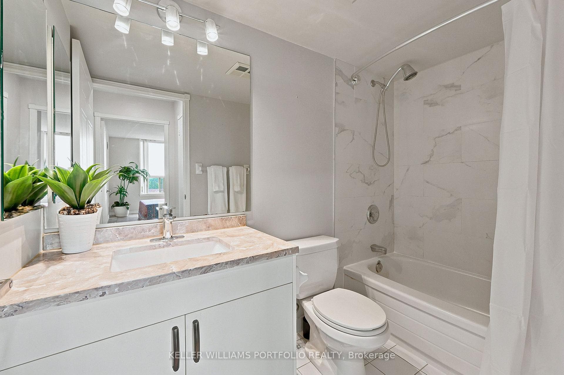 605- 135 Hillcrest Avenue — property photo
