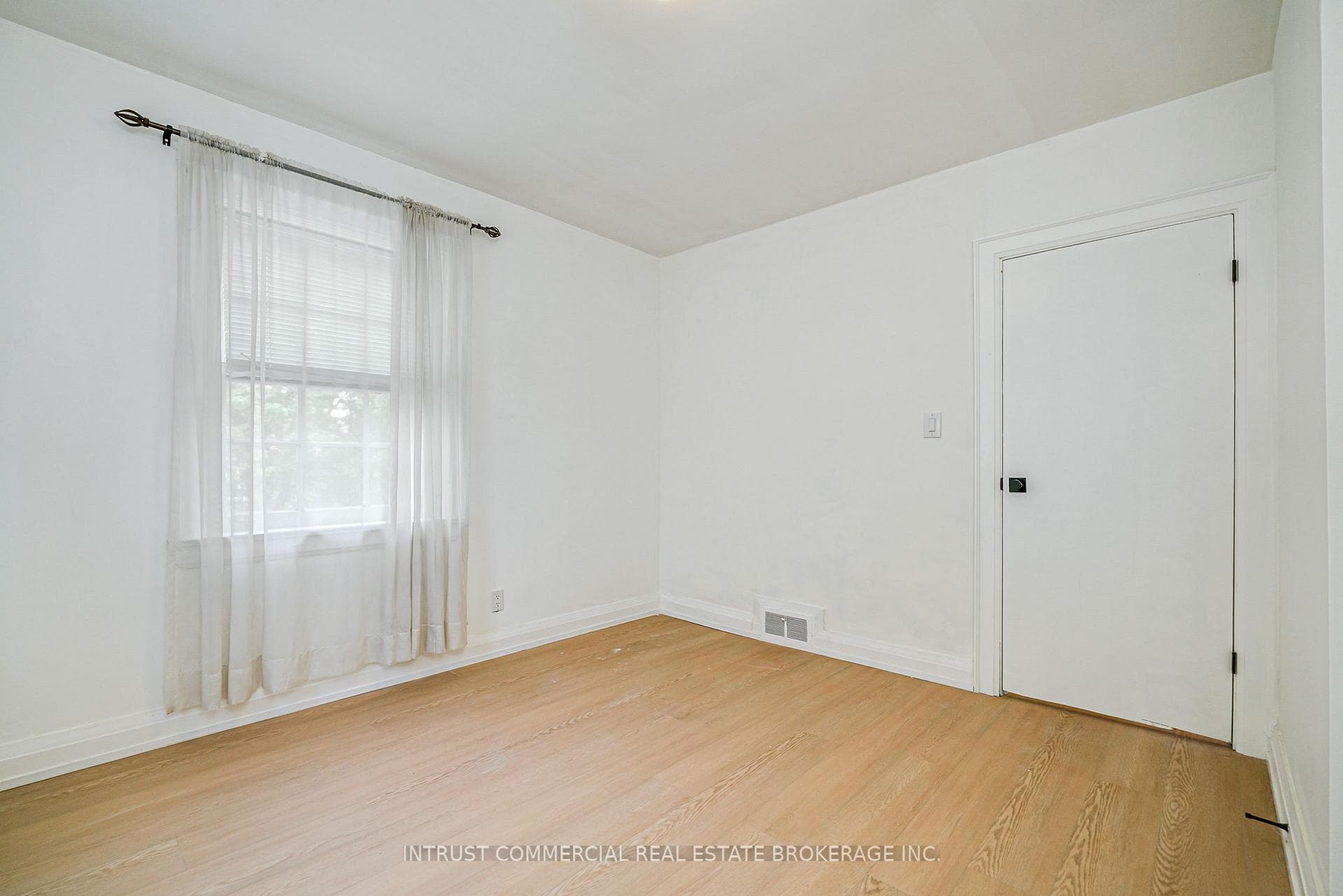 362 Lawrence Avenue — property photo