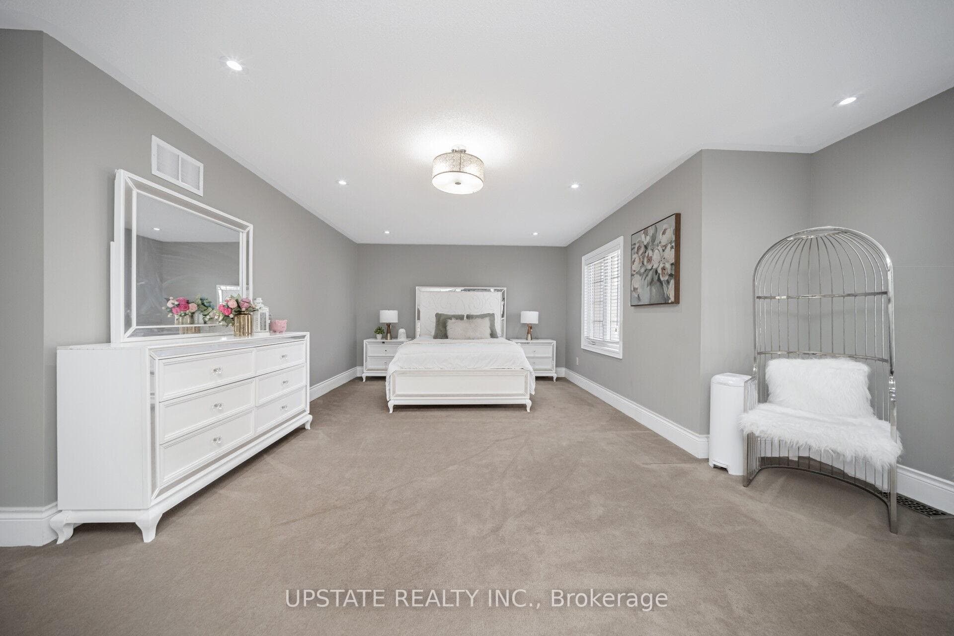 2 Beachville Circle — property photo