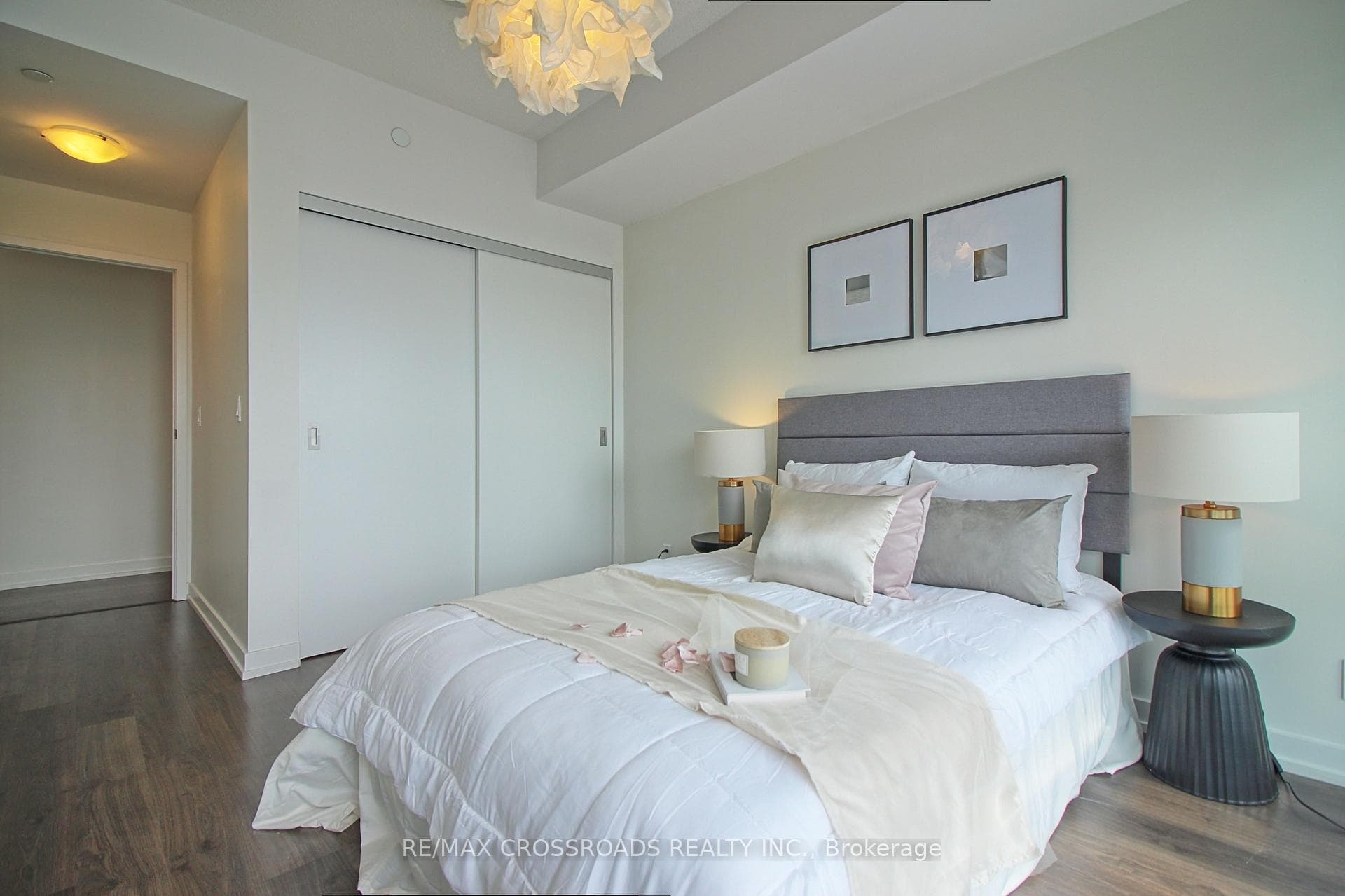 2202- 89 Dunfield Avenue — property photo