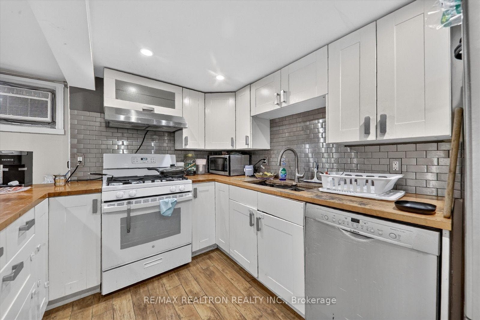 618 Upper Ottawa Street — property photo