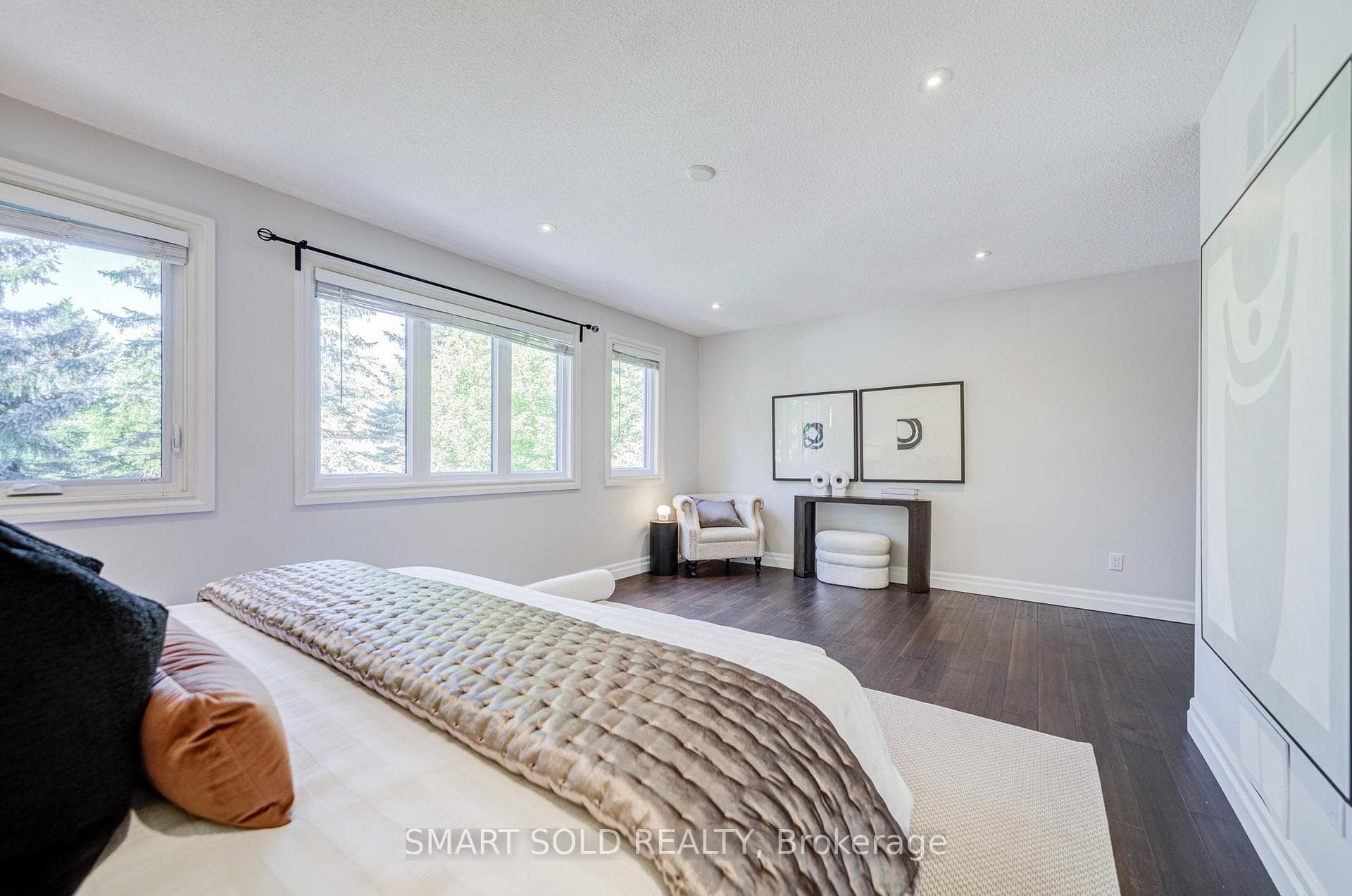 350 Kirby Crescent — property photo