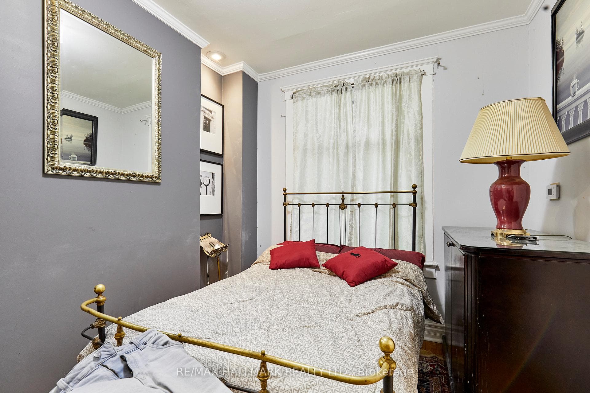 837 Gladstone Avenue — property photo