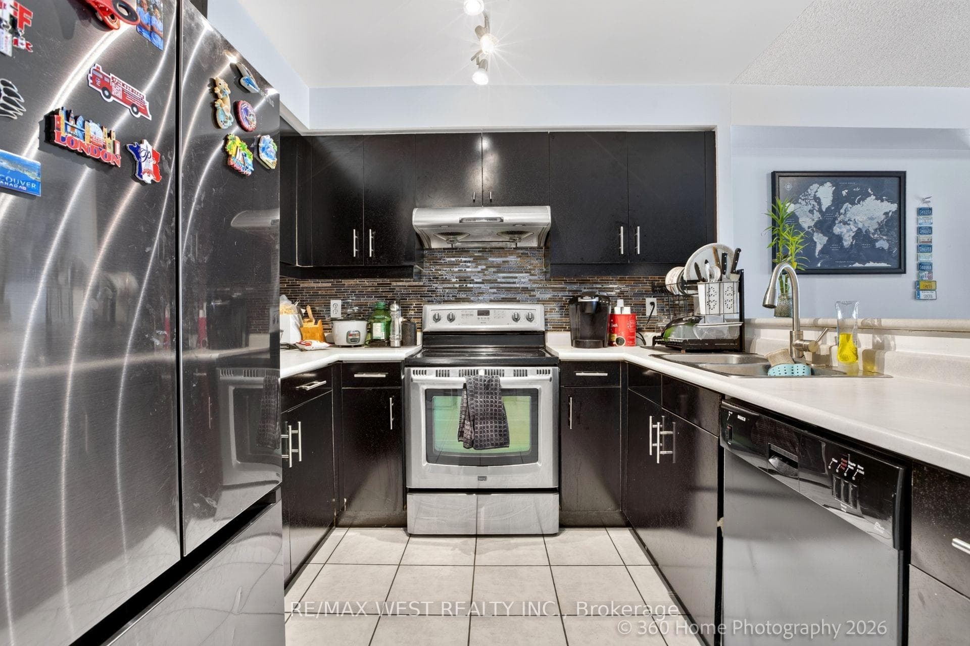 706- 7 Lorraine Drive — property photo