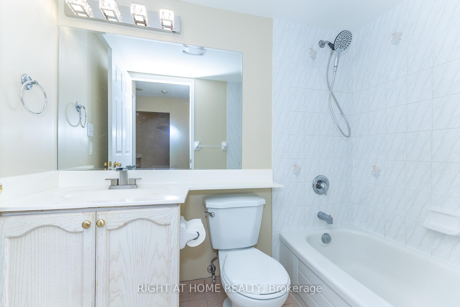 1706- 3 Pemberton Avenue — property photo